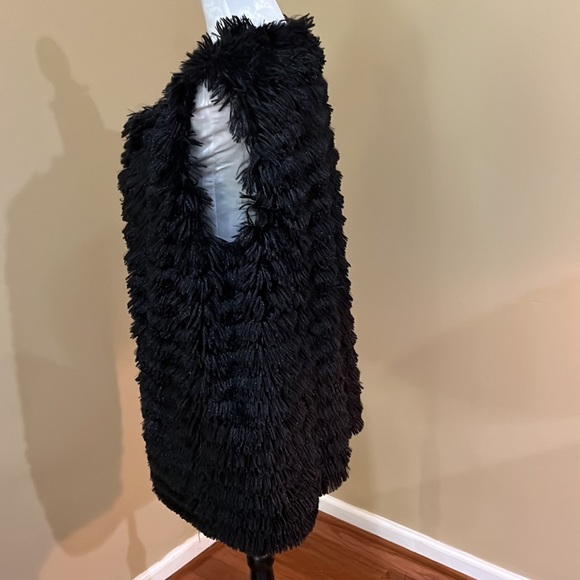 New Directions Vest Black Soft Fuzzy - Picture 4 of 7